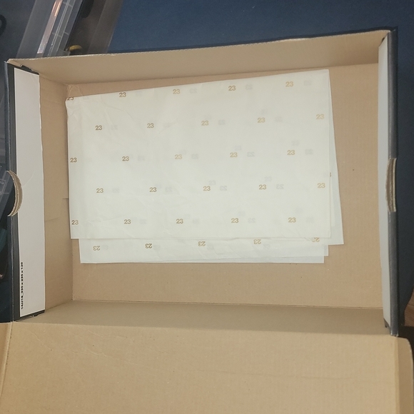 Air Jordan 11 Low "Georgetown" - Picture 9 of 9